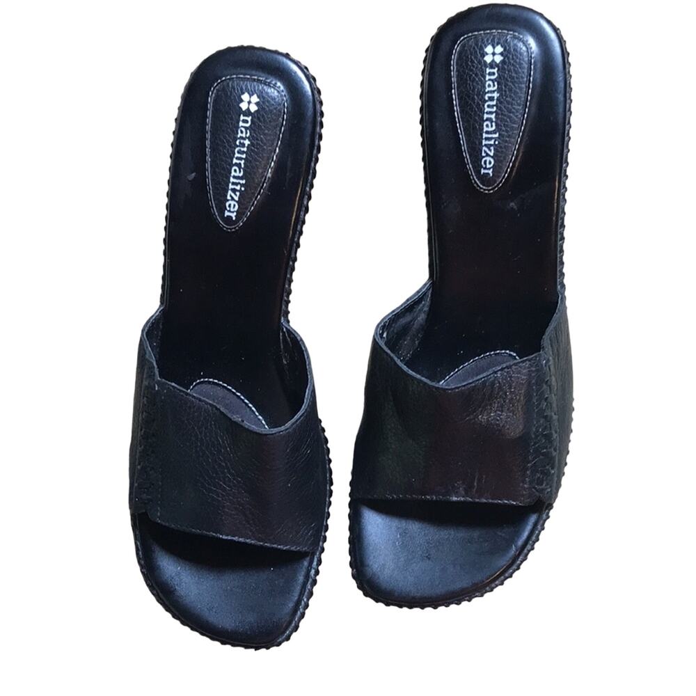 Naturalizer Black Leather Open Toe Sandals. 8